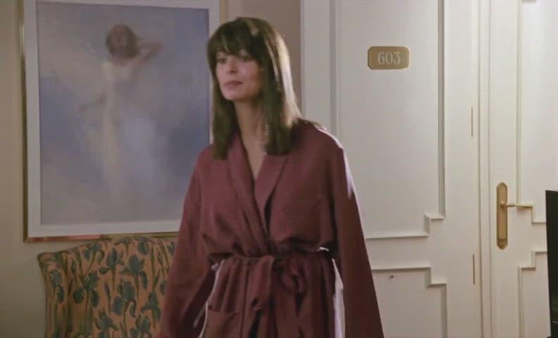 Arantxa Del Sol and Natalia Estrada in steamy nude scenes from Aquí, el que no Corre… Vuela (1992)