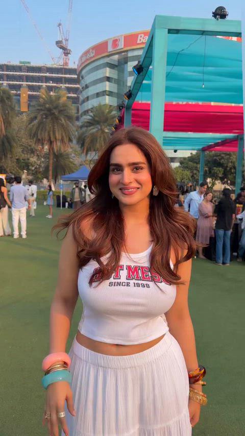 Ayesha Khan’s hot appearance in her latest Instagram video