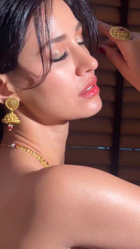 Disha Patani’s Hot and Sexy Looks Revealed