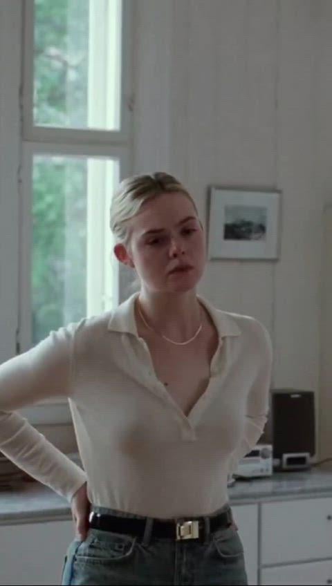 Elle Fanning’s Sexy Ass Steals the Show