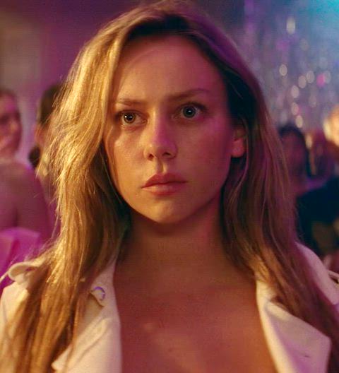 Ester Expósito Shows Off Her Hot Ass in El Talento (2025)