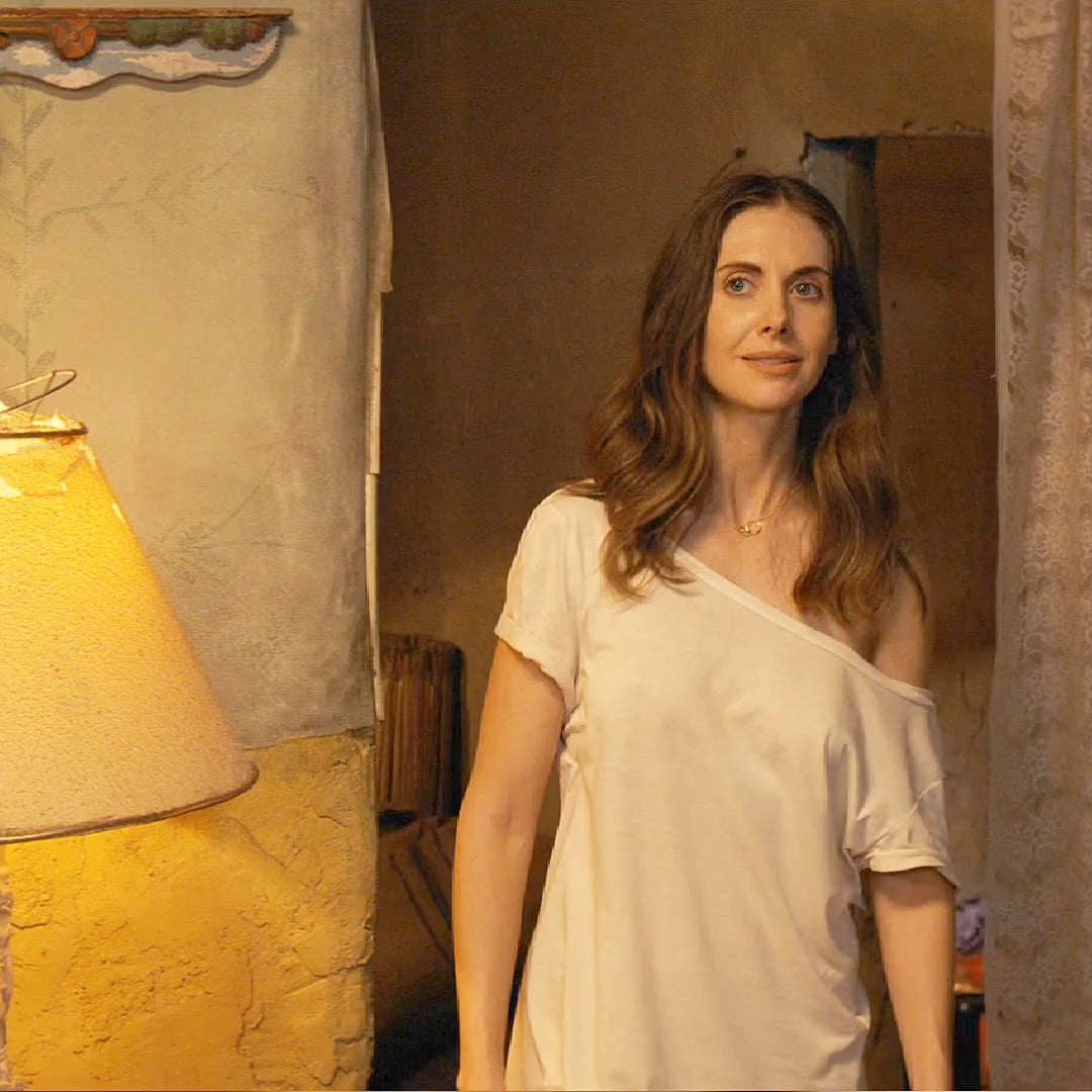 Hot and Sexy Alison Brie Shows Off Her Stunning Looks