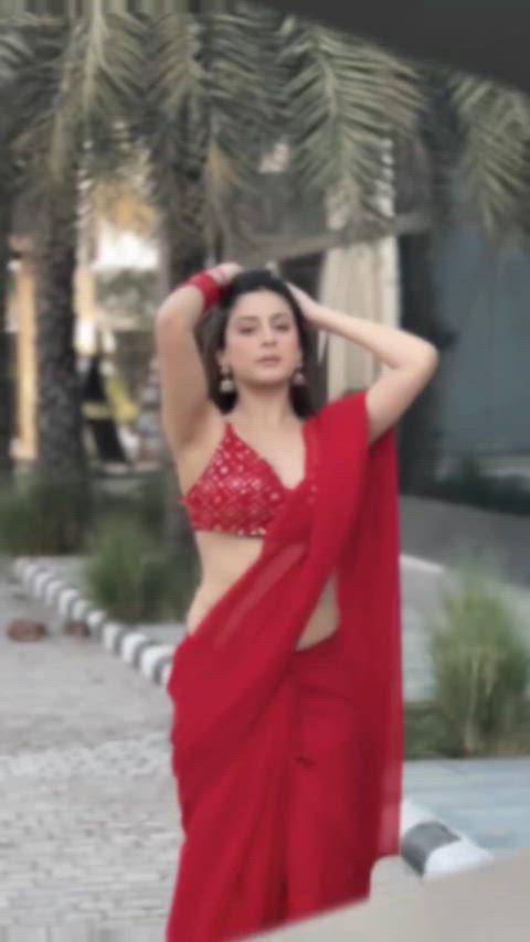 Isha Malviya shows off her hot appearance in an Instagram video.