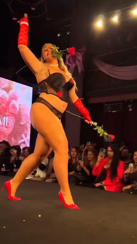 Iskra Lawrence – Hot and Sexy Adore Me Lingerie Runway Walk Showcasing Her Stunning Butt