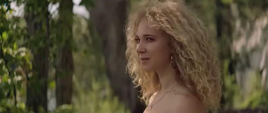 Juno Temple’s Hot Ass Moments That Will Leave You Breathless