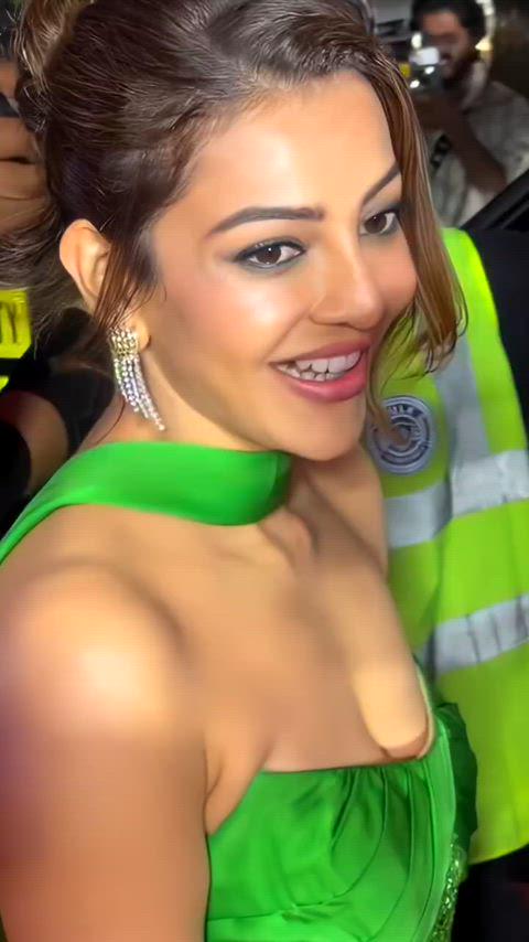 Kajal’s Hot and Sexy Cleavage Scene