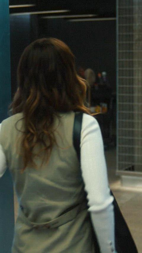 Kiernan Shipka’s Sultry Butt Reveal in a Sexy New Clip