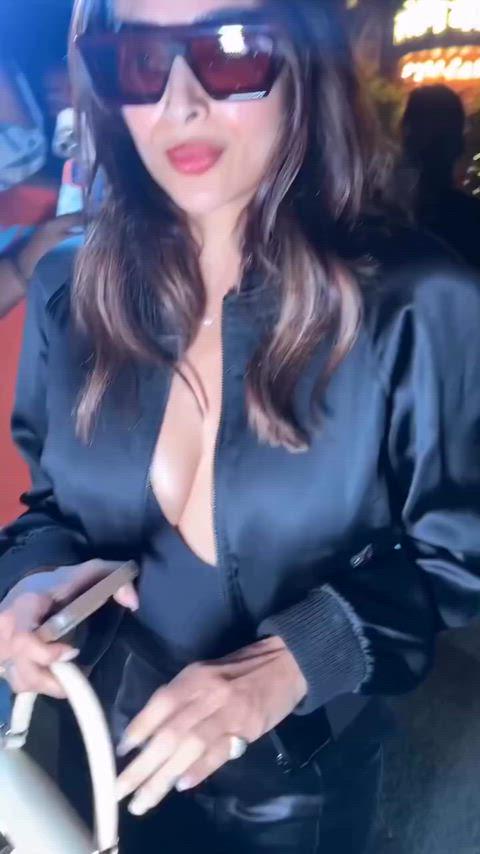 Malaika Arora sizzles in a hot nude scene that’s sure to captivate you.