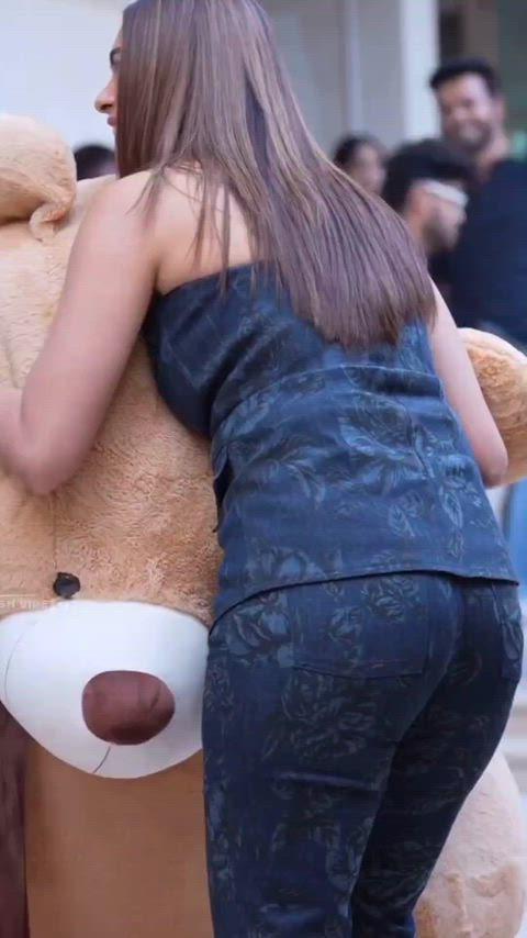 Mrunal Thakur’s Hot and Sexy Cleavage Moments