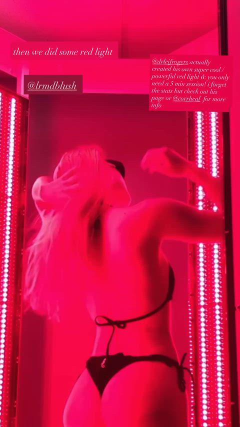 Saxon Sharbino Shows Off Her Sexy Ass in a Provocative Video