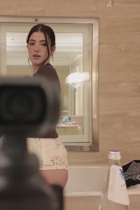 Charli D’Amelio Goes Wild in a Sexy Beach Moment