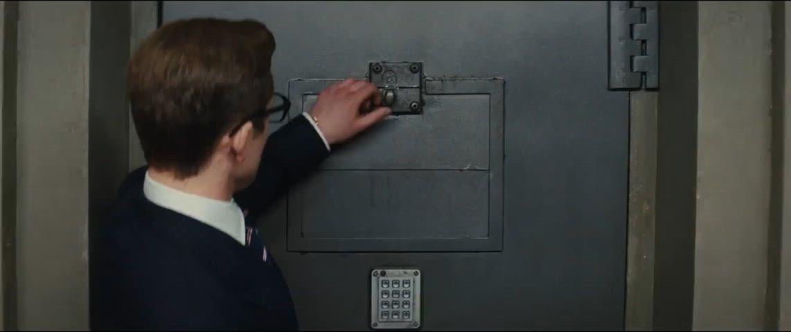 Hanna Alström Shows Off Her Hot Ass in a Stunning Birthday Celebration