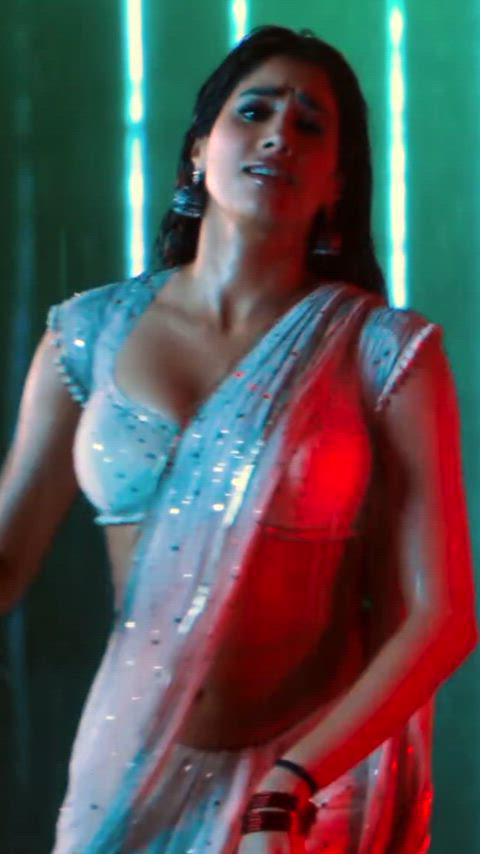 Janhvi Kapoor’s steamy nude scene in her latest movie is incredibly hot