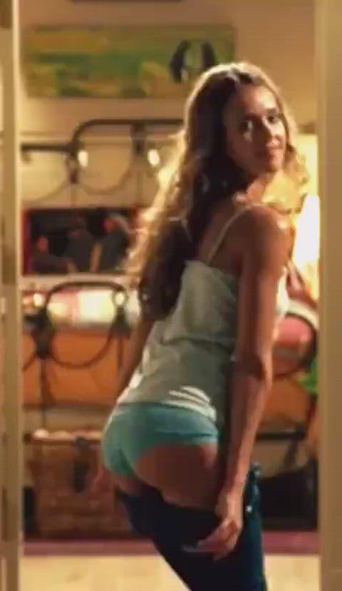 Jessica Alba’s Sexy Ass Steals the Spotlight in Stunning Showcase