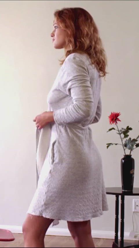 Nicole Fox in a nude scene from Redlands (2014)