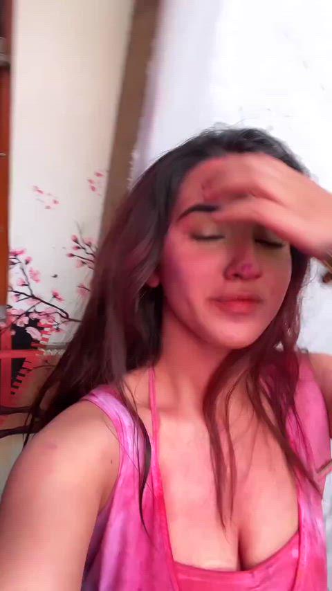 Roshni Walia’s Hot and Sexy Holi Scene