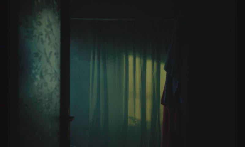 Sarah Alida sizzles in a steamy nude scene in Clorofilla (2023)