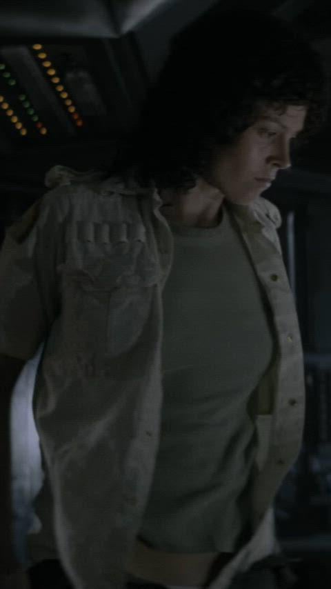 Sigourney Weaver Going Wild in Sensual Alien Moments