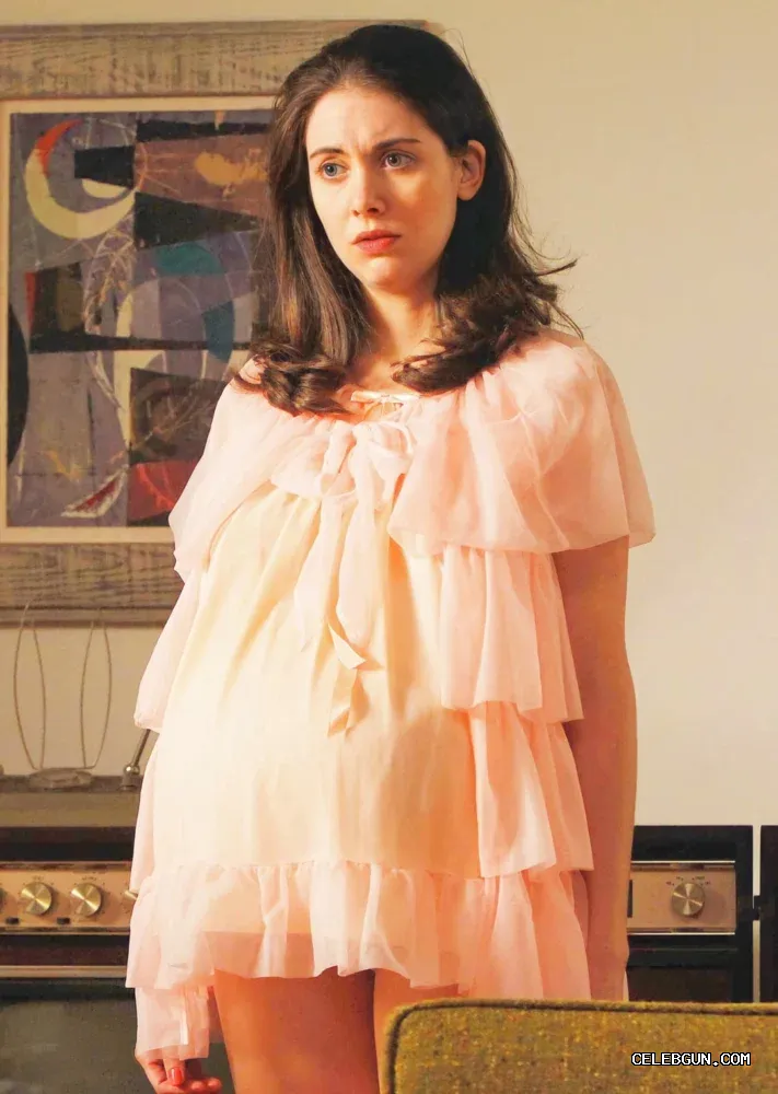 Alison Brie’s Hot Pregnant Photos Collection