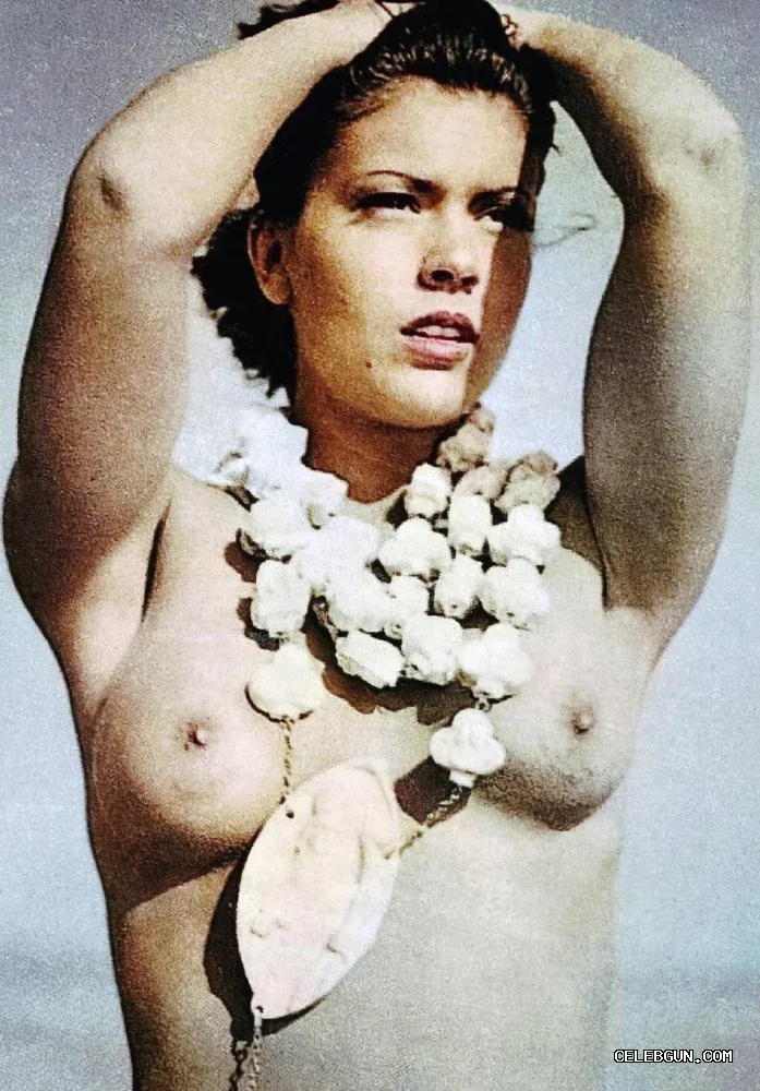 Alyssa Milano Hot Nude Photos From Stunning 1993 Bikini Photoshoot
