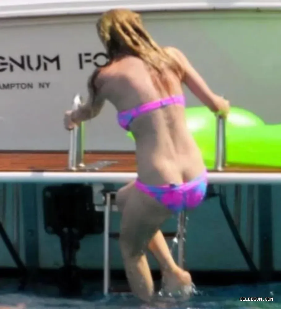Avril Lavigne's Hot Sexy Photos Collection: Sultry Shots of Her