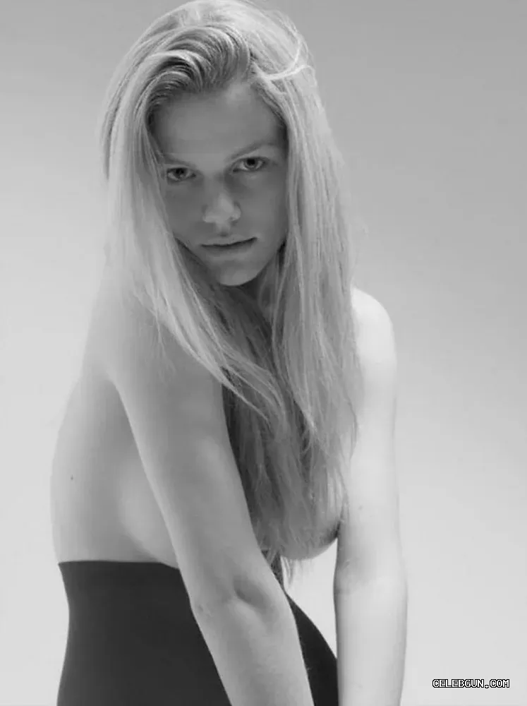 Brooklyn Decker nude photos from her hot 2011 shoot with