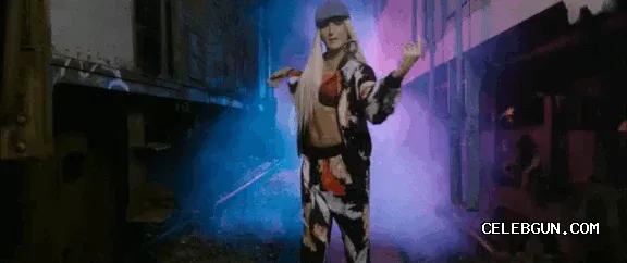 Claudia Leitte's Sexy Ass: A Sultry Collection of Hot Photos