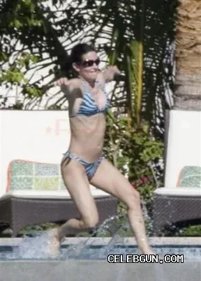 Courteney Cox's Hot and Sexy Ass: Must-See Photo Collection!