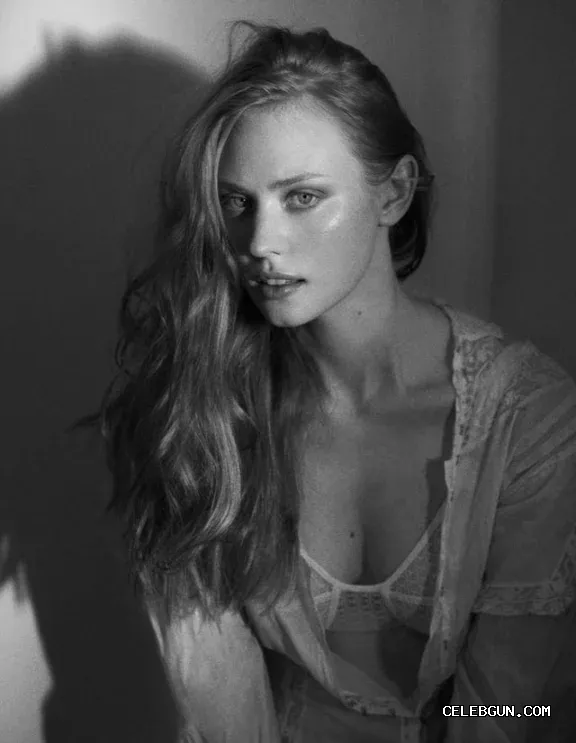 Deborah Anne Woll's Hot Black and White Sexy Photo Collection