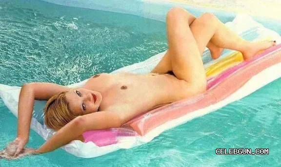 Drew Barrymore Nude Photos Exposing Her Hot Body and Gorgeous