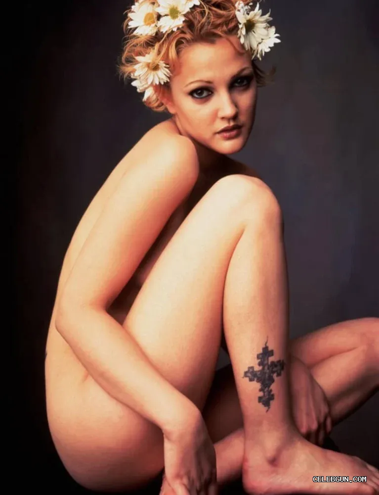 Drew Barrymore's Sexy Thighs: Hot Photo Collection!