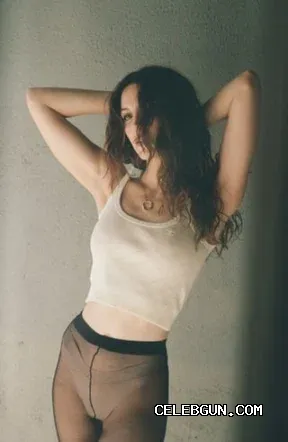 Ella Hunt's Stunning A Cup Nude Photos Collection Featuring Gorgeous