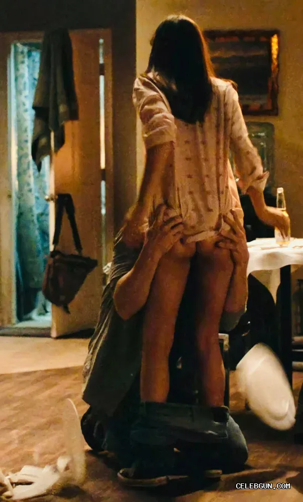 Ella Purnell's Sexy Ass Photos Collection: Hot and Stunning Shots!