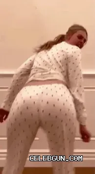 Elle Fanning's Sexy Ass: Stunning Hot 4K Photo Collection