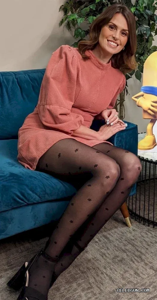 Ellie Taylor's Hot Sexy Legs: A Must-See Photo Collection