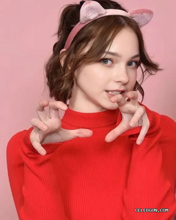 Emma Myers: Hot and Sexy Photo Collection
