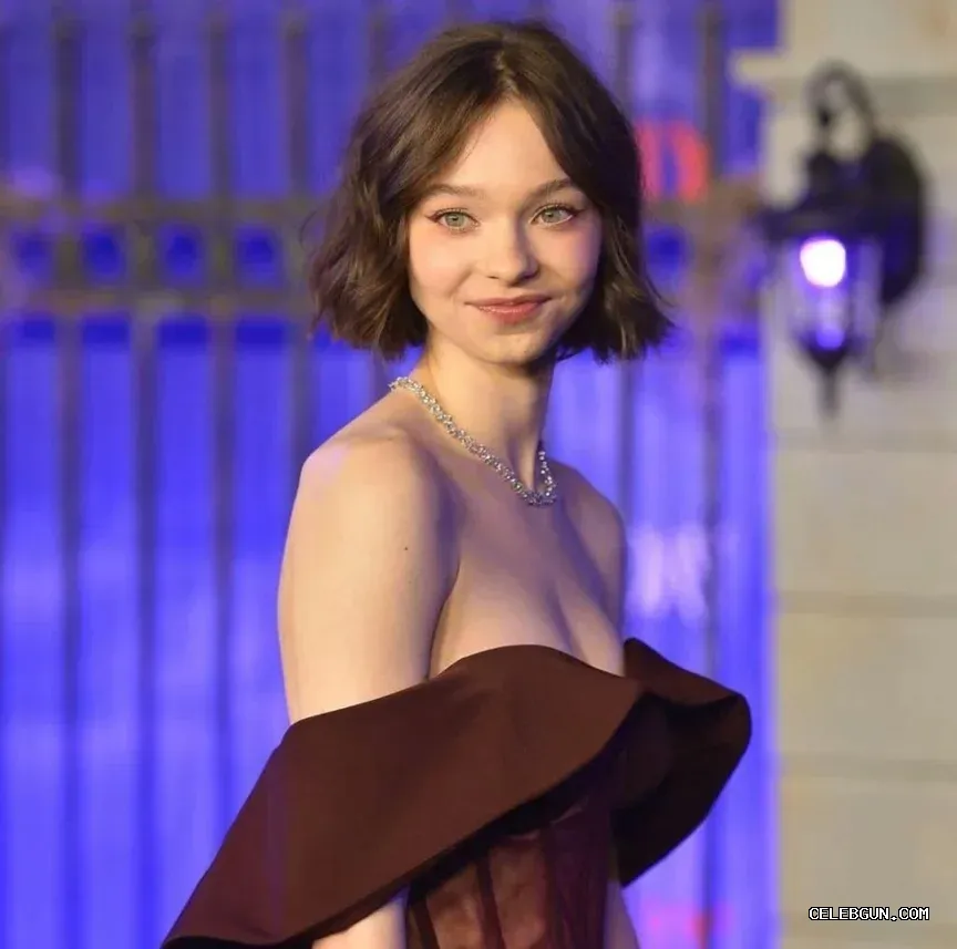 Emma Myers: Stunning A-Cup Nude Photos Collection of Petite Boobs