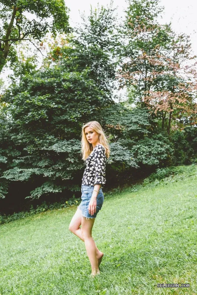 Erin Moriarty: Hot and Sexy Legs Photo Collection