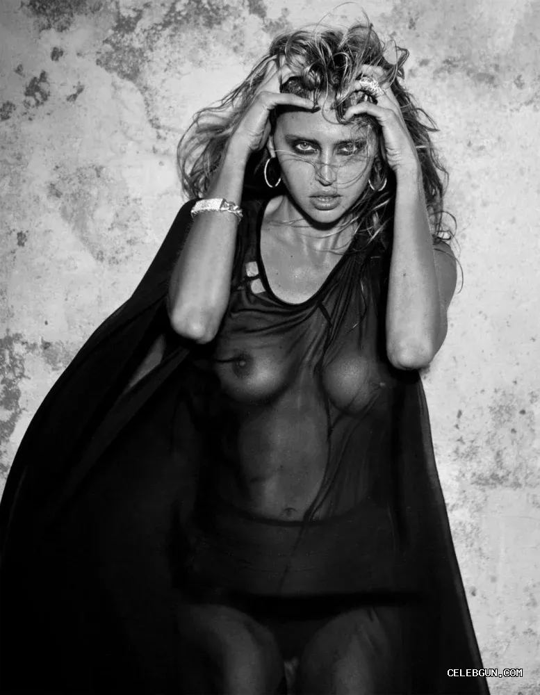 Estella Warren Nude and Hot: Stunning Topless Photos Revealed