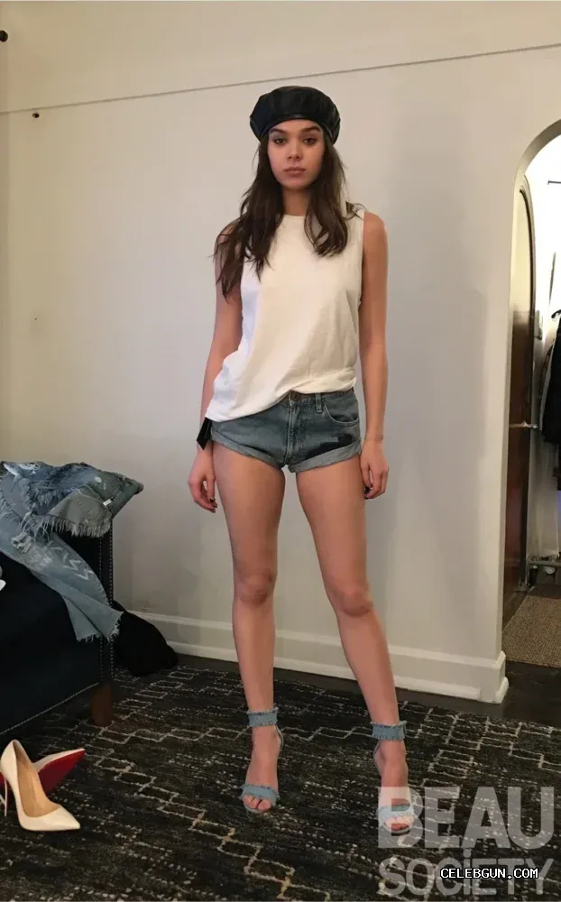 Hailee Steinfeld's Hot Sexy Legs: A Stunning Photo Collection