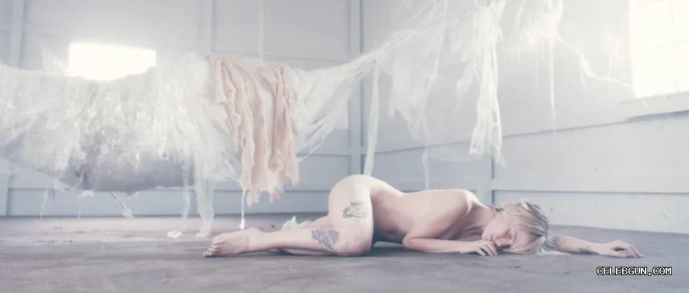 Hayley Williams Simmer scene hot nude photoshoot from 2020