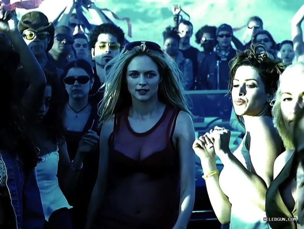 Heather Graham's Hot Photos Collection from Lenny Kravitz's "American Woman"