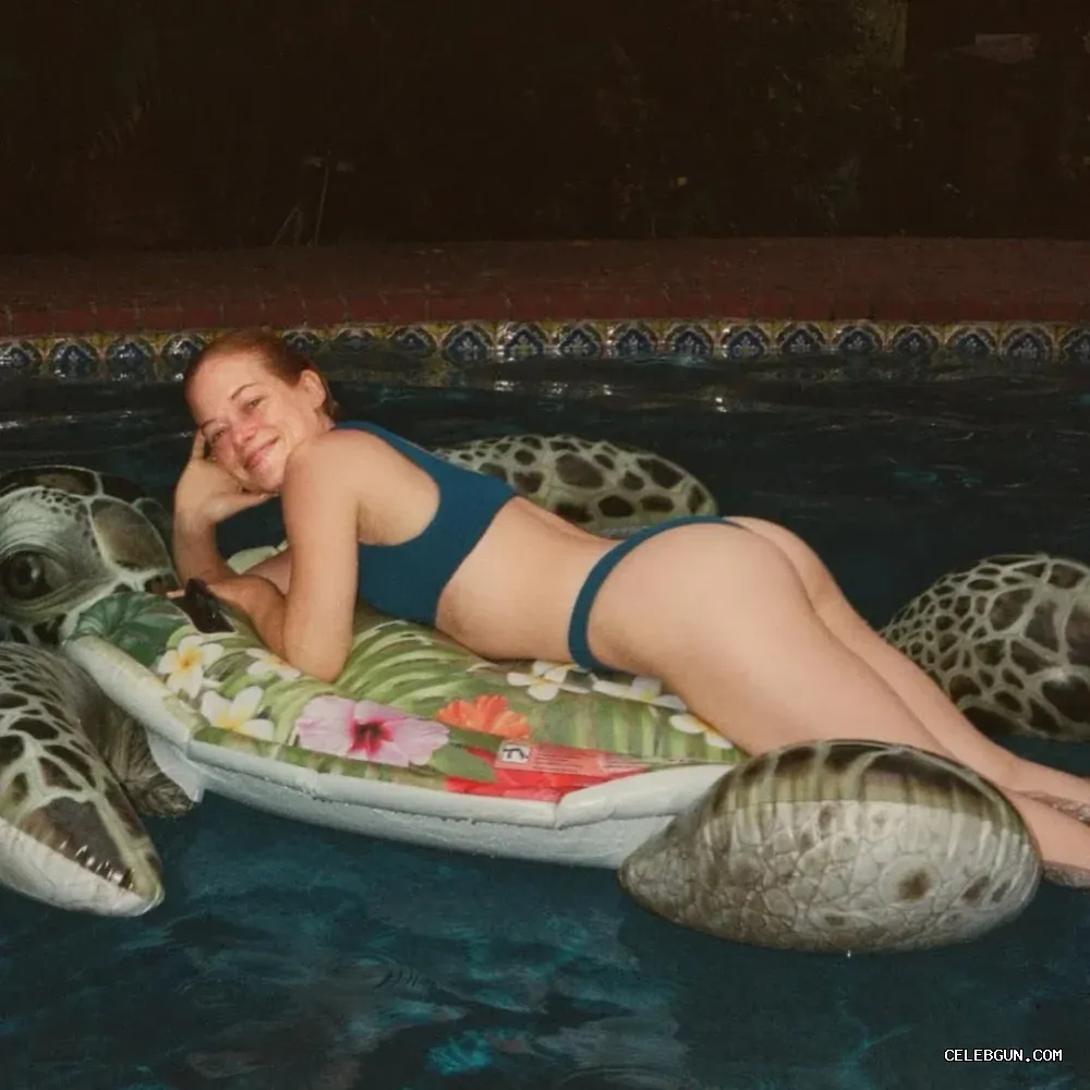 Jane Levy's Hot and Sexy Ass Photo Collection
