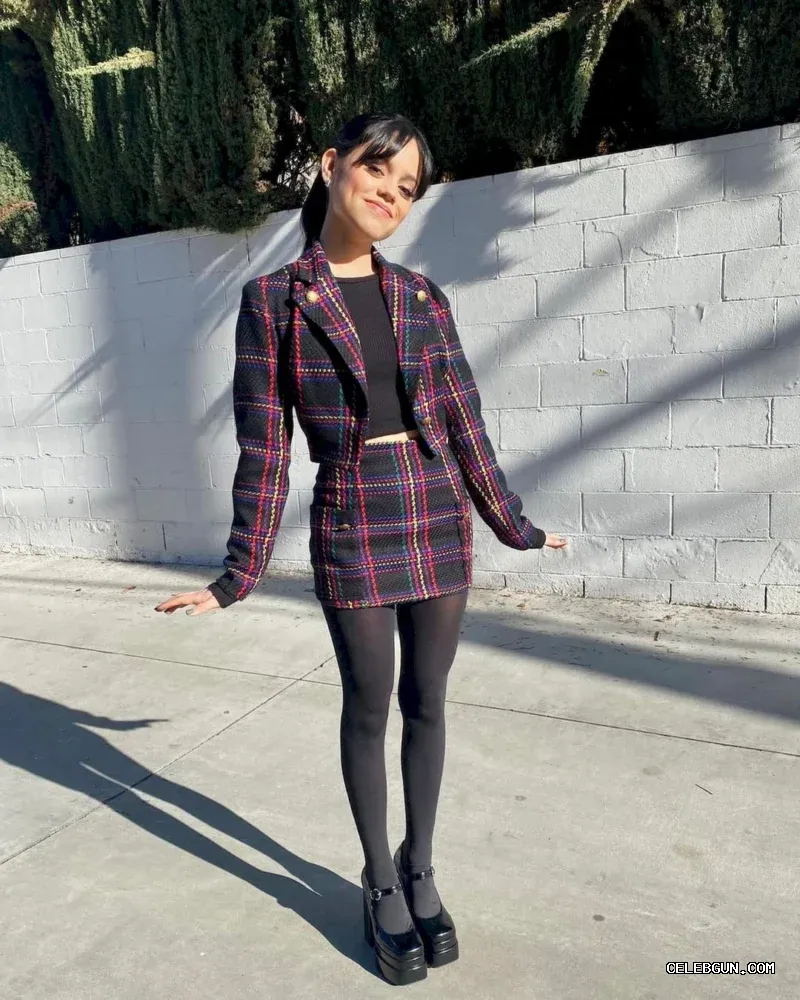 Jenna Ortega's Hot Legs: A Sexy Photo Collection You Can't