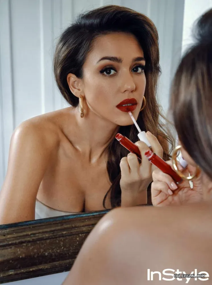 Jessica Alba's Hot Red Lipstick Sexy Photos Collection