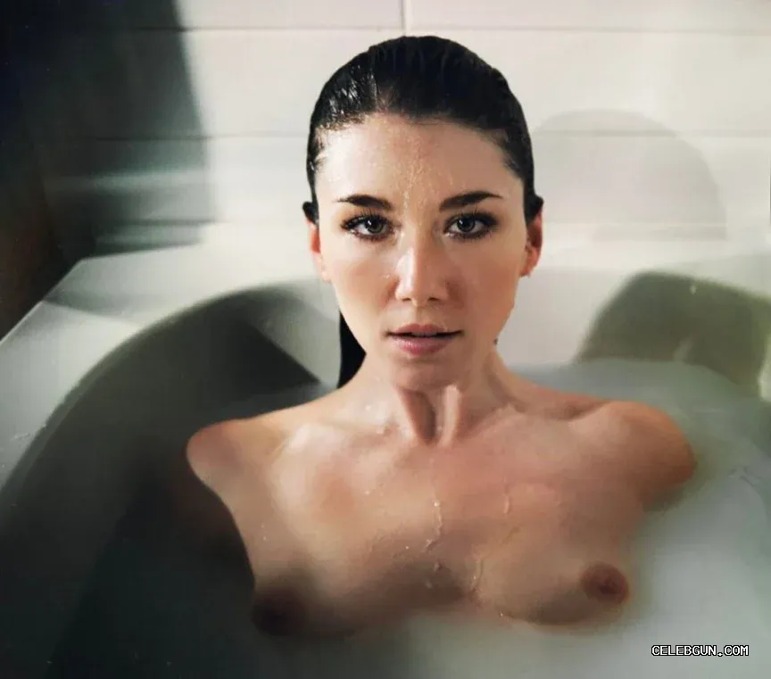 Jewel Staite Nude Photos Revealing Her Hot Body and Alluring