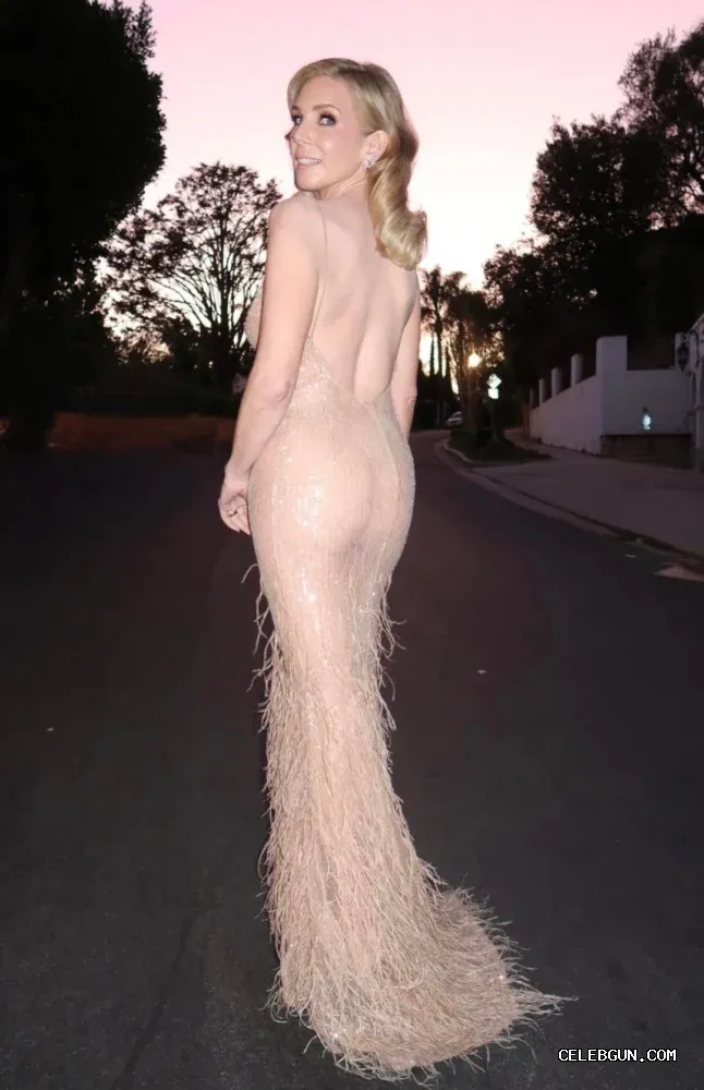 June Diane Raphael's Sexy Hot Ass Photos Collection