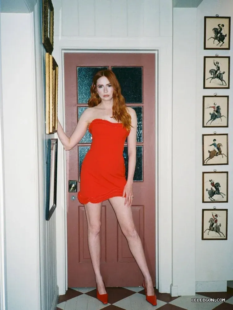 Karen Gillan's Hot Legs: Stunning Sexy Photo Collection