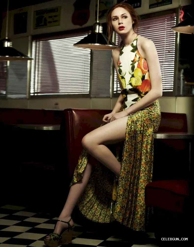 Karen Gillan's Hot Sexy Legs: Stunning Photo Collection