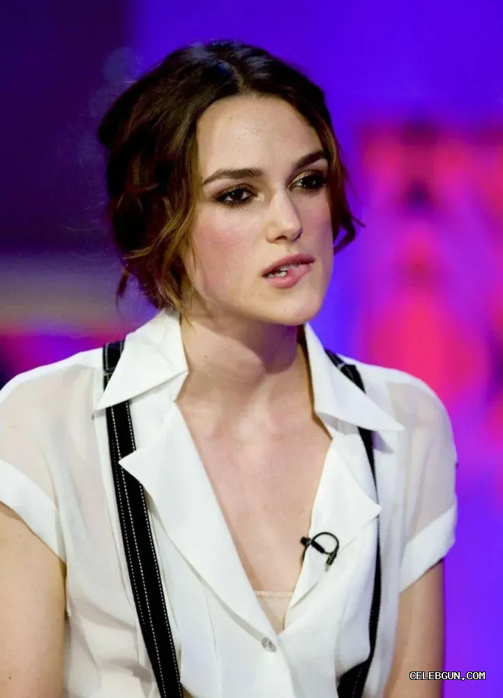 Keira Knightley’s Hot Lip Bite Photo Collection